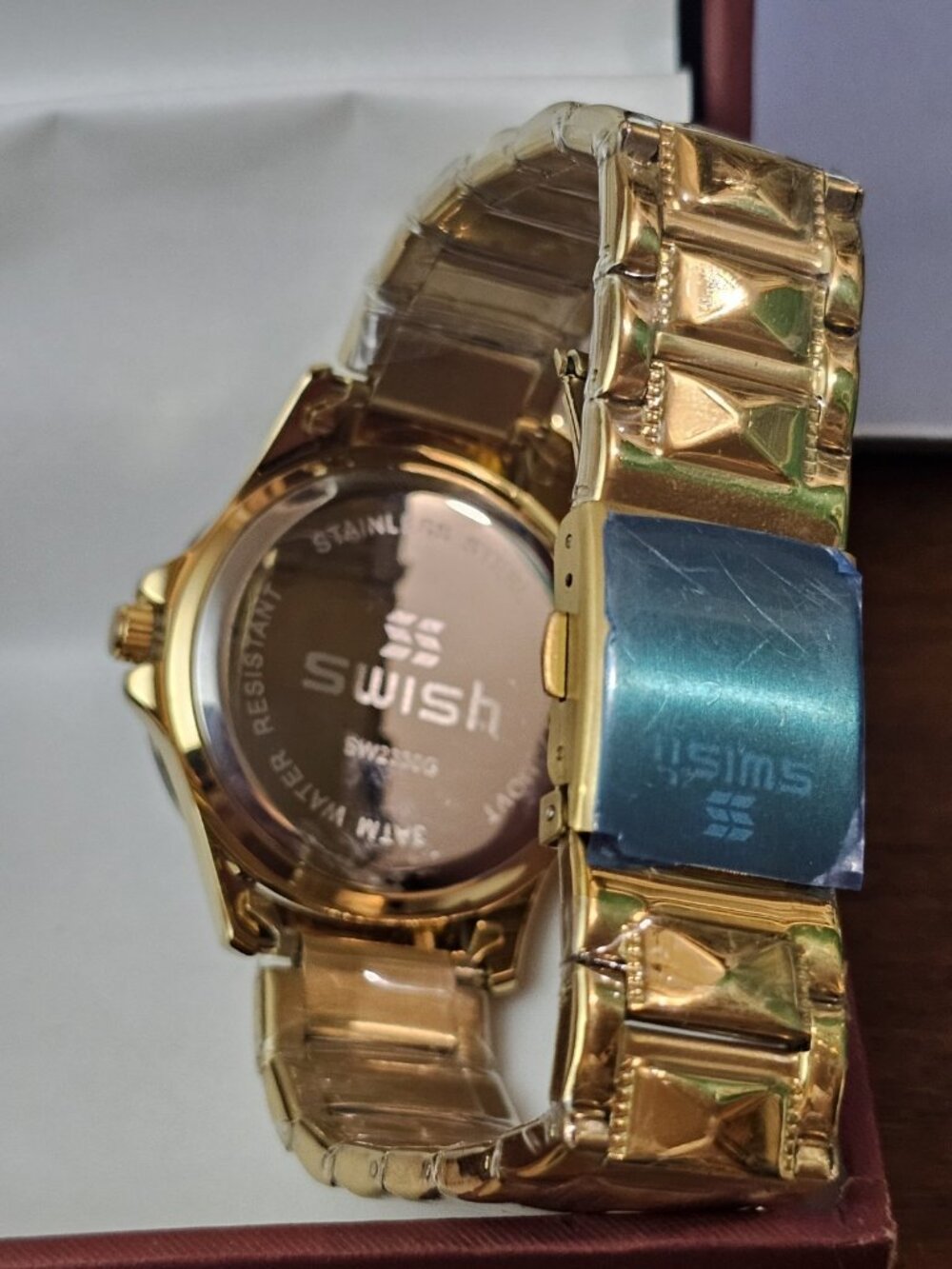 Swish NO#SW2330G Mens Gold Tone Stainless Steel Analog Watch 3ATM Water Resistan - Picture 3 of 5